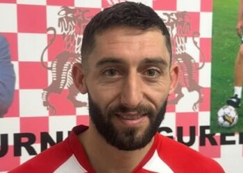 Căpitanul s-a întors acasa