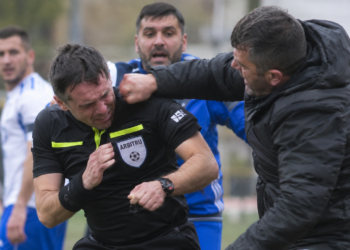 Fotbalul sub semnul violenței: cinci cazuri de agresiune asupra arbitrilor.